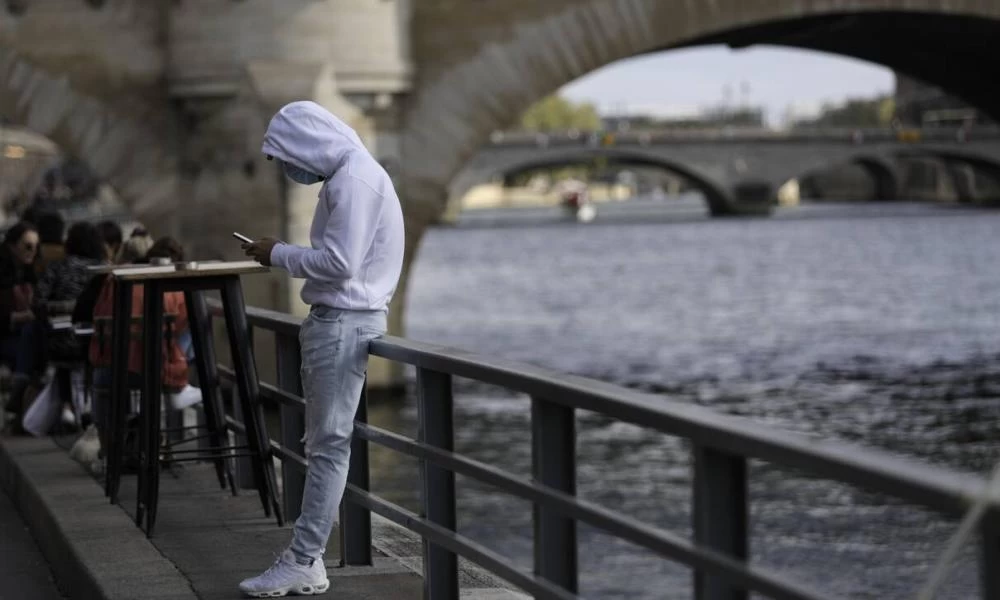 Γαλλία: Επιστροφή «στην κανονικότητα» στο τέλος του 2021